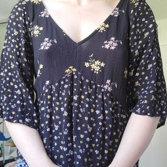 Tillys Flowy Black Flower shirt - Picture 5 of 5